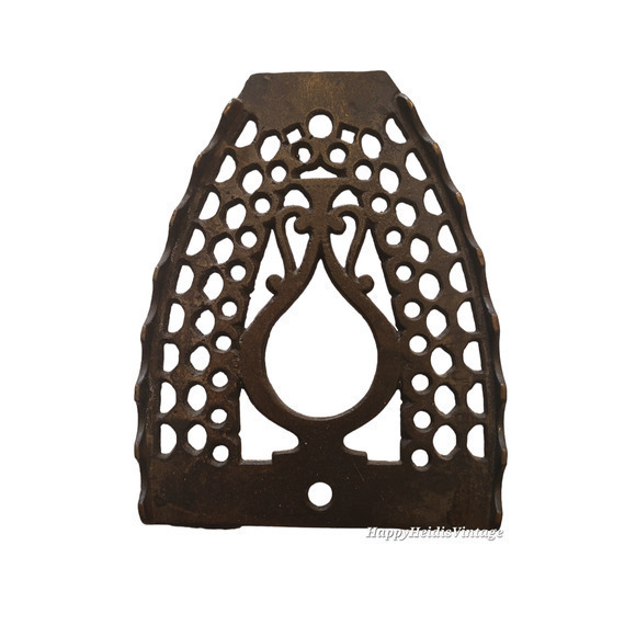 Antique Ironing Iron Trivet‎ Pot Stand Flat Tip Pierced Vessel Pattern Kitchen - Picture 1 of 8